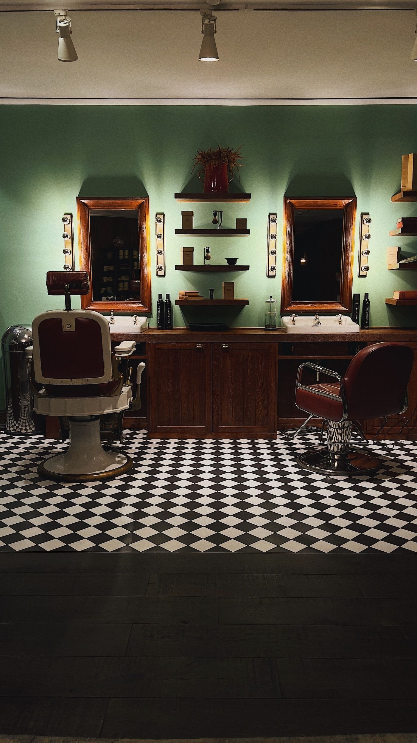 Orhan Karal salon atmosferi